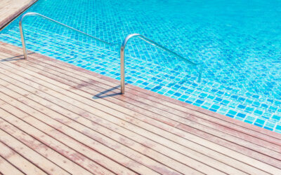 Tarima sintética para piscinas y exteriores: ventajas reales